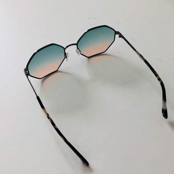 BRAND NEW Sunglasses with Case - Picture 4 of 8